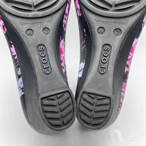 CROCS WOMEN'S LINA BLACK PURPLE FLORAL WEDGE PUMPS - 7W - Picture 11 of 11